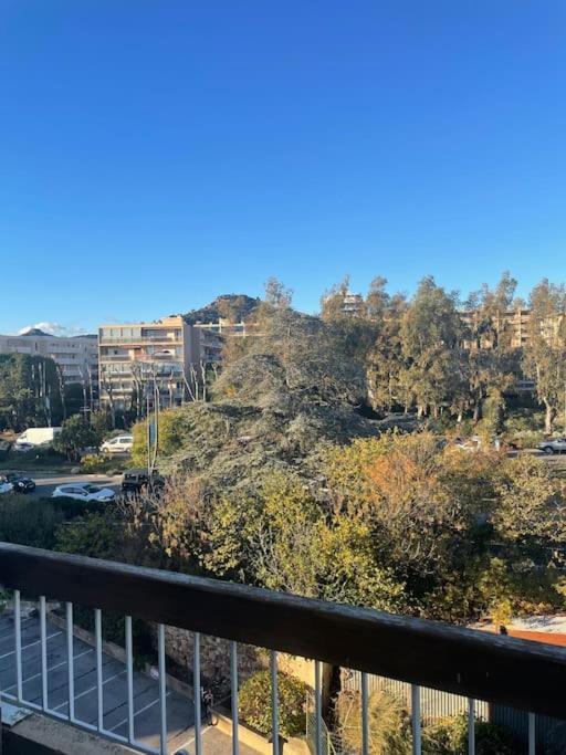 Le Cocon Hyerois Apartment Hyeres Bagian luar foto