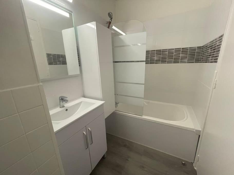 Le Cocon Hyerois Apartment Hyeres Bagian luar foto