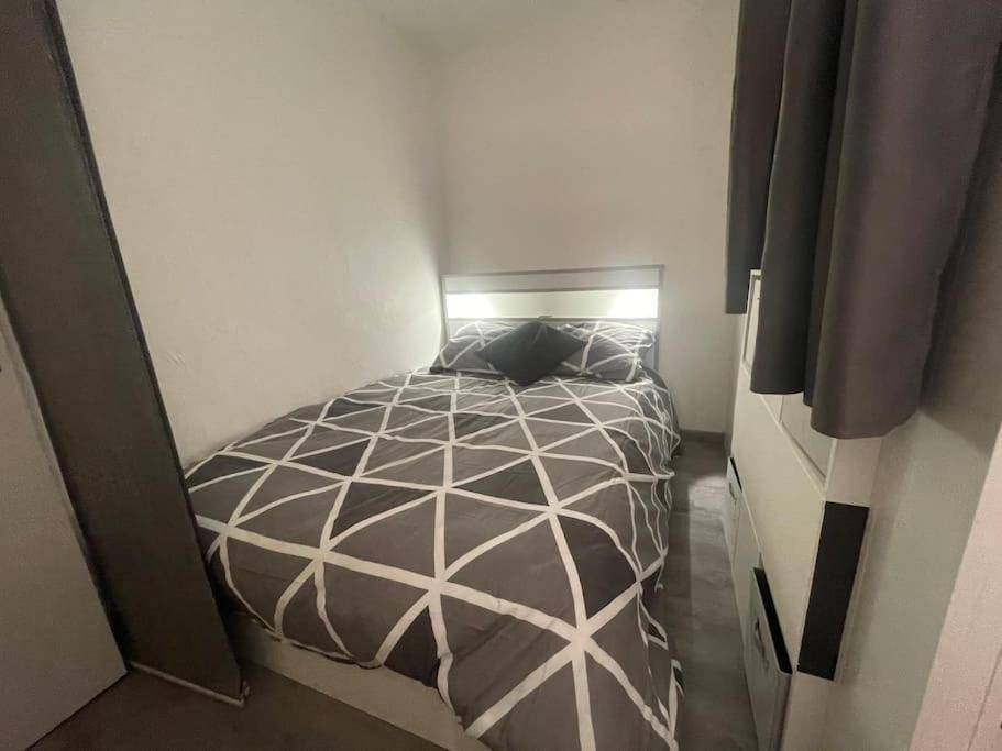 Le Cocon Hyerois Apartment Hyeres Bagian luar foto